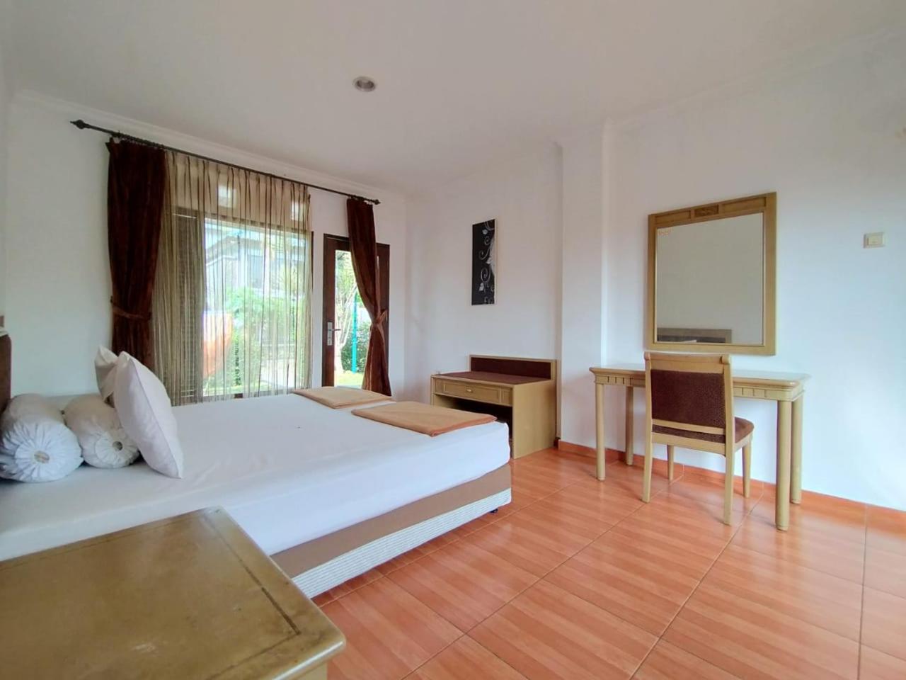 Villa Bukit Danau Lot 14 Cinengangirang Dış mekan fotoğraf