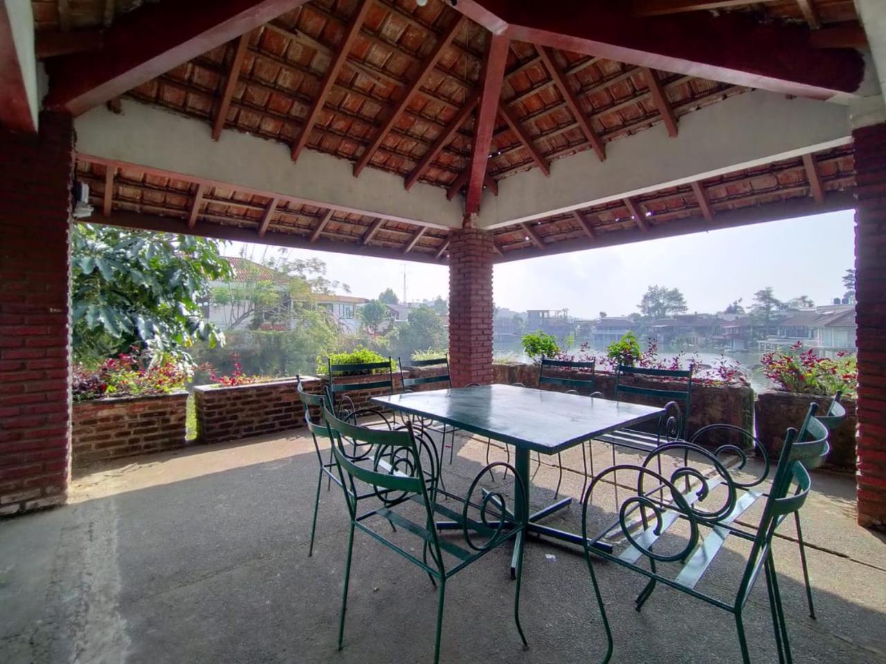 Villa Bukit Danau Lot 14 Cinengangirang Dış mekan fotoğraf