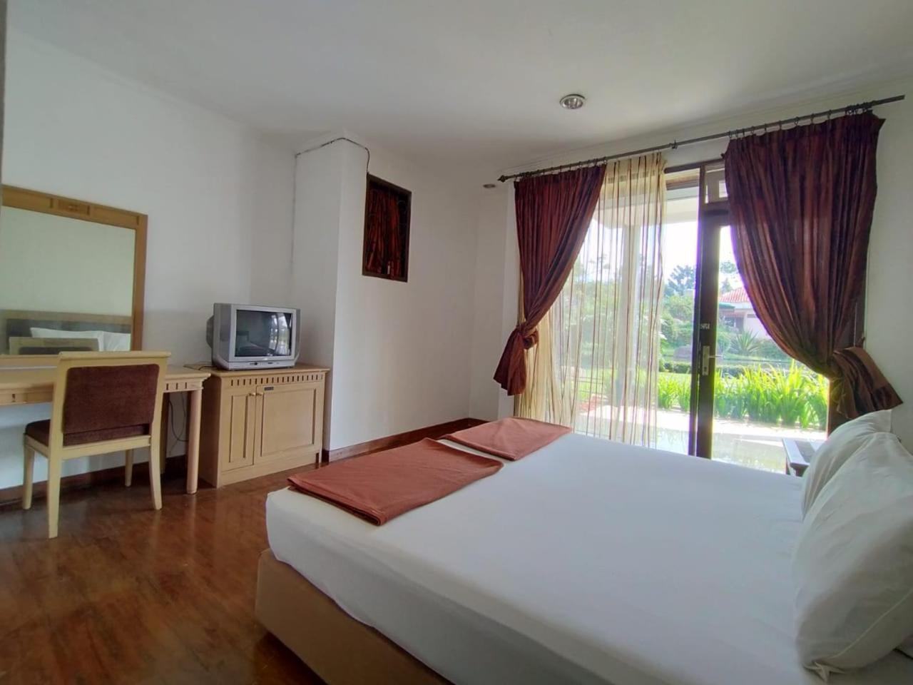 Villa Bukit Danau Lot 14 Cinengangirang Dış mekan fotoğraf
