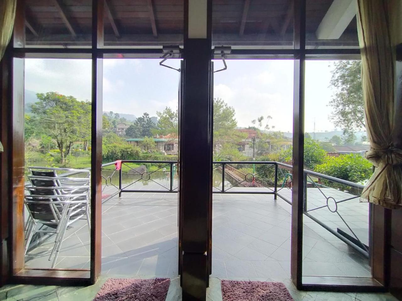 Villa Bukit Danau Lot 14 Cinengangirang Dış mekan fotoğraf