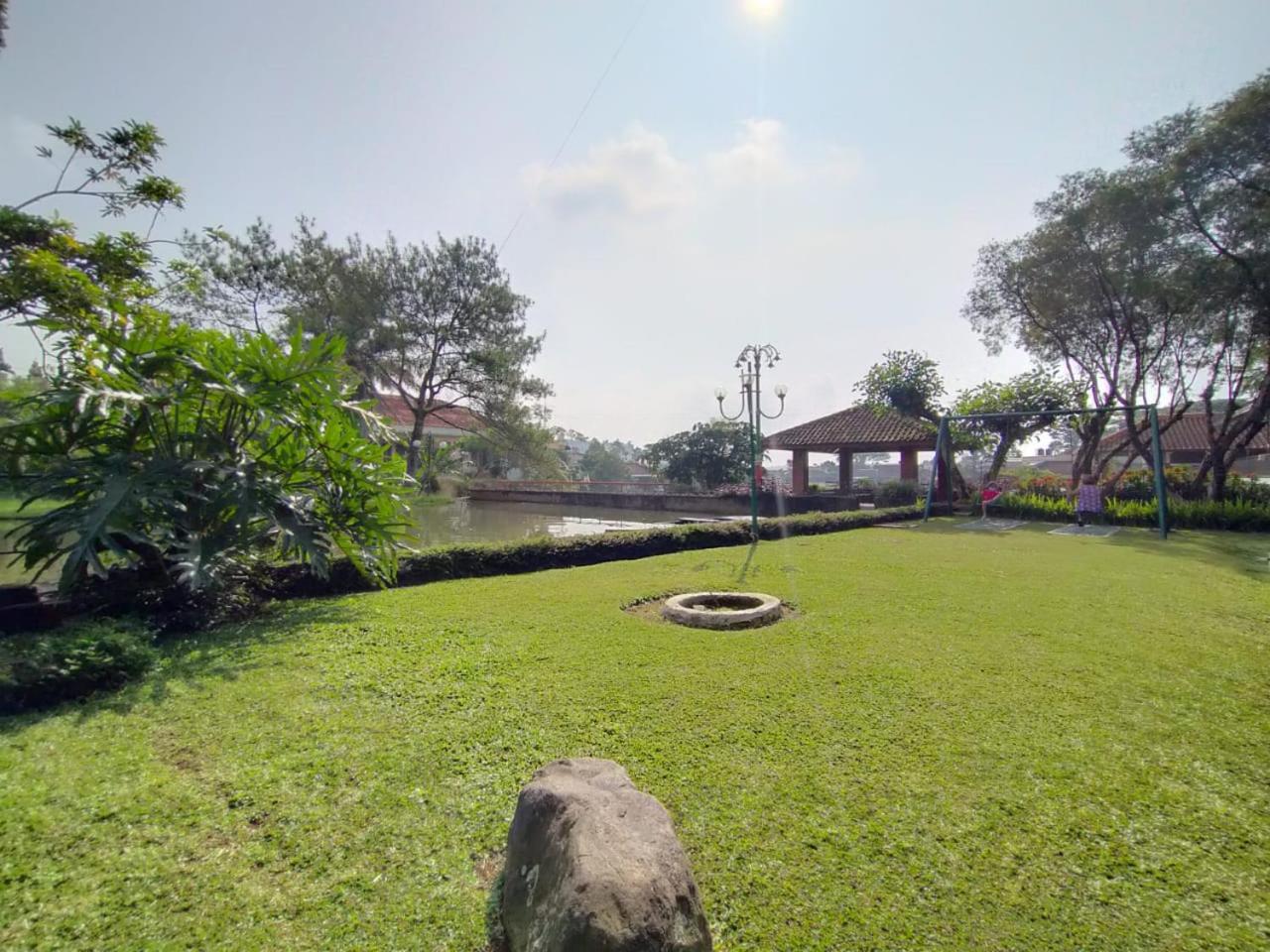 Villa Bukit Danau Lot 14 Cinengangirang Dış mekan fotoğraf