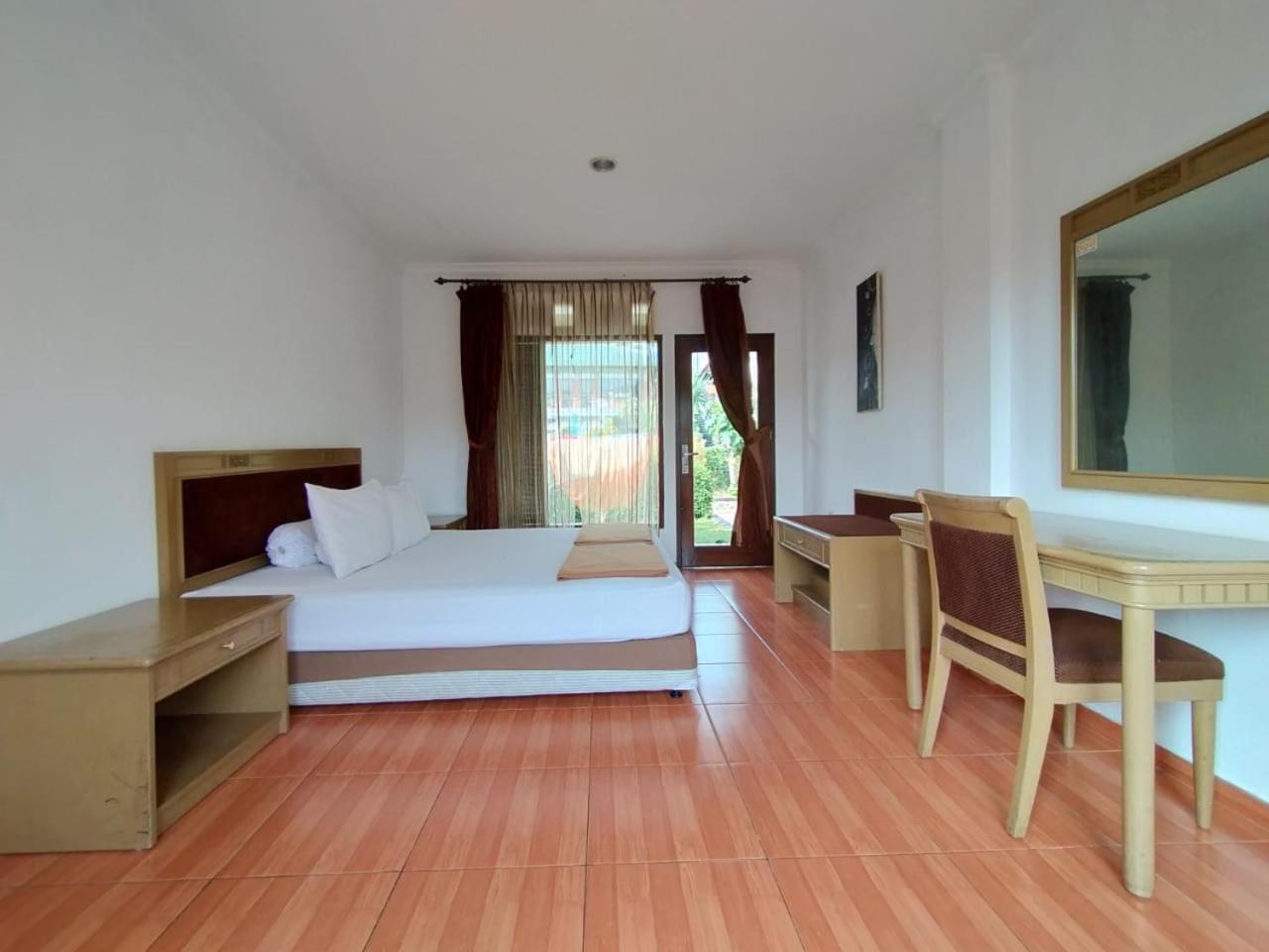 Villa Bukit Danau Lot 14 Cinengangirang Dış mekan fotoğraf